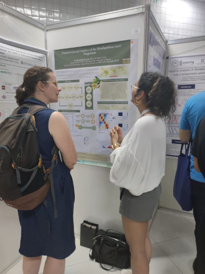 Isabella Gallego Rendón Presenting his poster at Xmeeting 2025