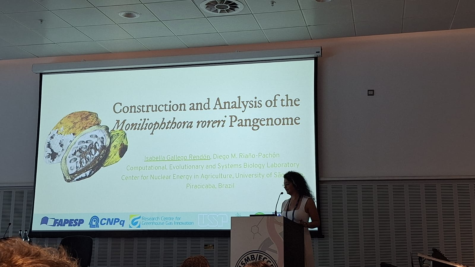 Isabella Gallego Rendon Presenting her master results at ISMB 2025